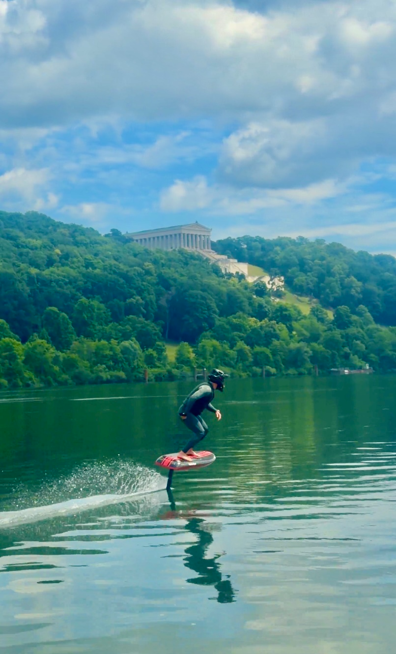 Rider auf der Donau während der Rallye