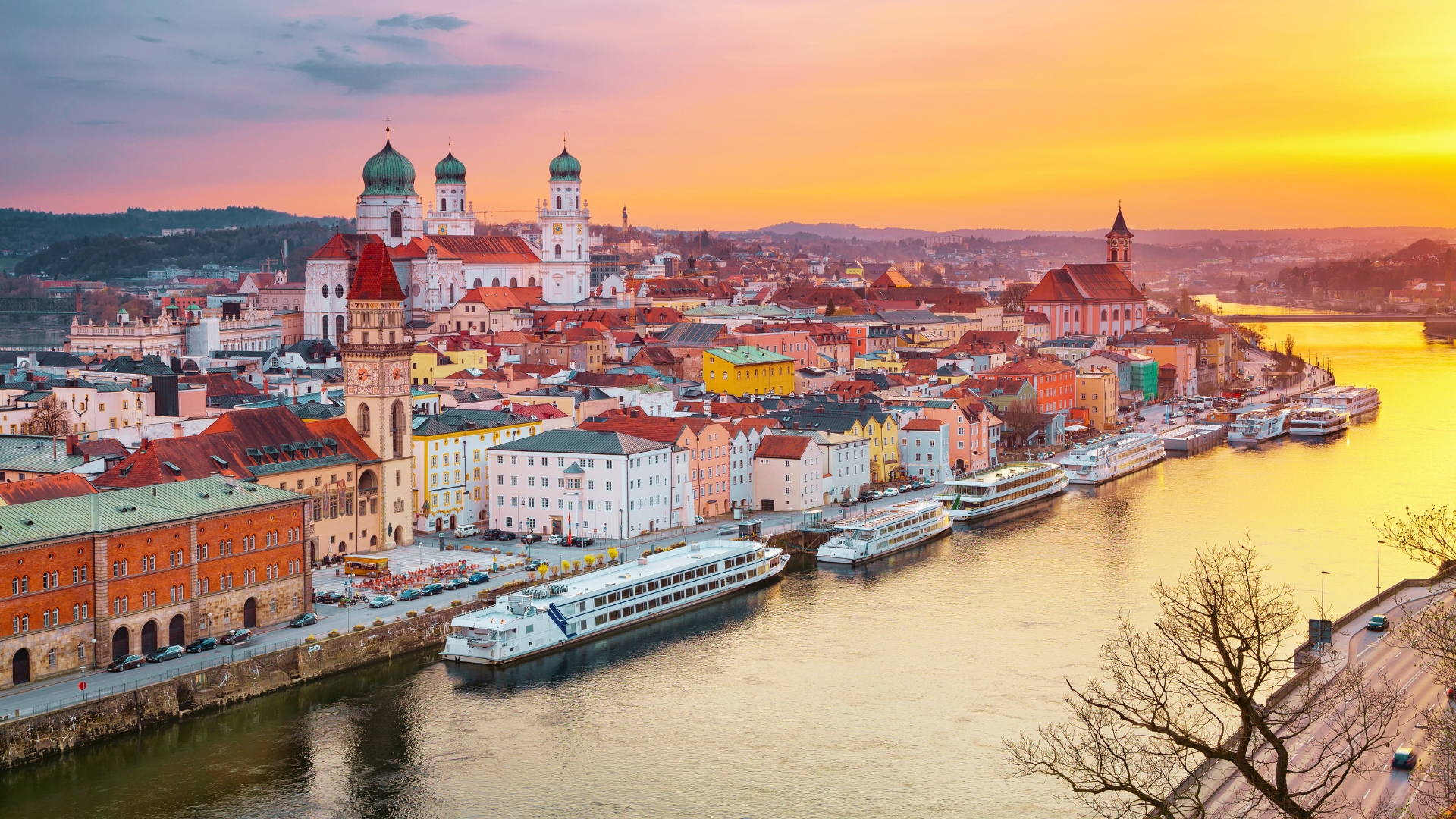 Sonnenuntergang über Passau am Ziel der Rallye